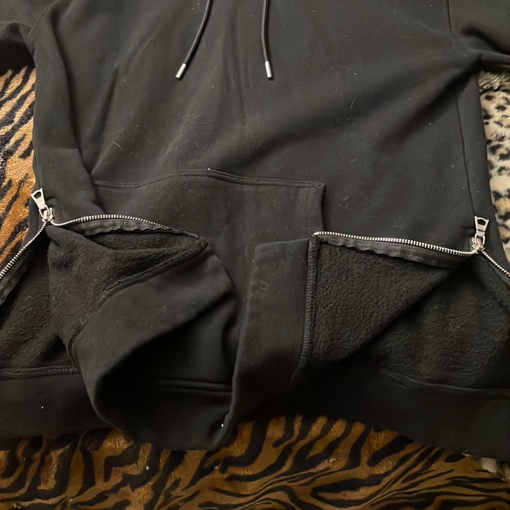 Large Men’s Regular Black Sweater